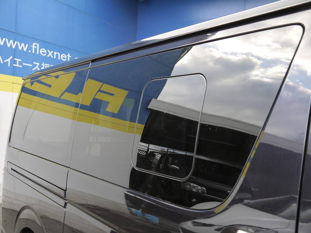 開閉式窓ガラスも完備しておりますので、車内の換気もバッチリです。