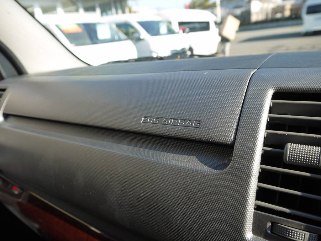 新車時メーカーオプションのＳＲＳエアバッグも完備しております。
