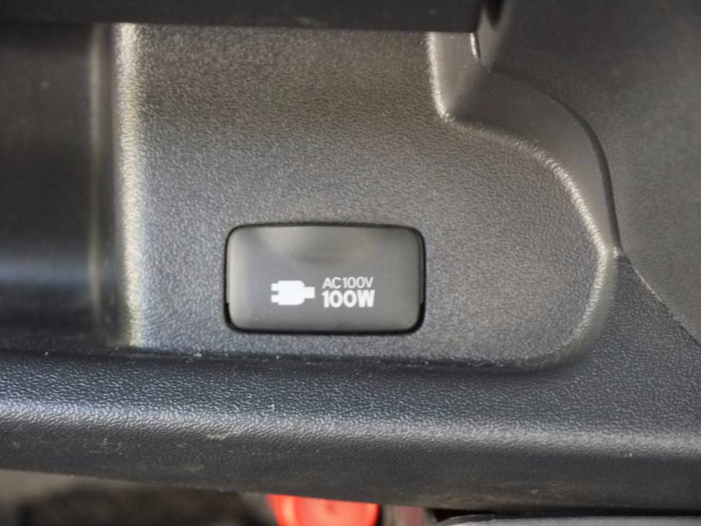 新車時メーカーオプションのＡＣ１００Ｖ電源も完備しております。