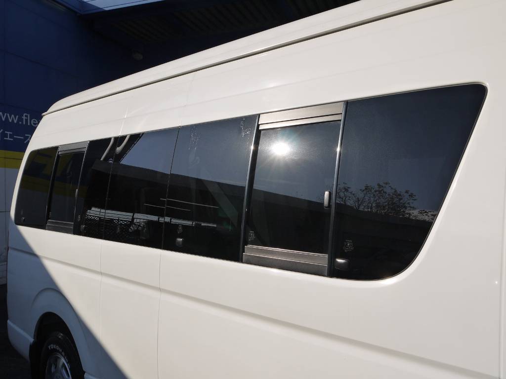 開閉式窓ガラスも完備しておりますので、車内の換気もバッチです。