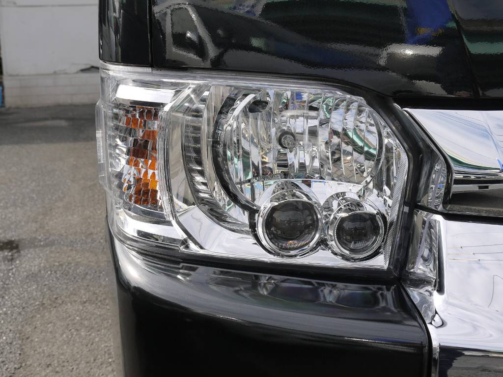 メーカーオプションのＬＥＤヘッドライトも完備しております。