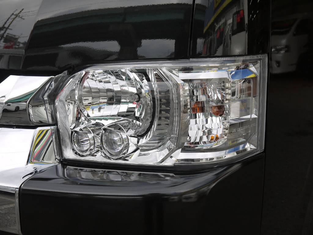 メーカーオプションのＬＥＤヘッドライトも完備しております。