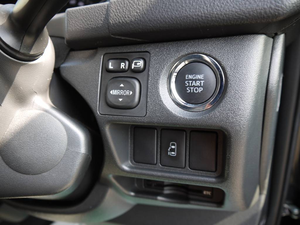 新車時メーカーオプションのプッシュスタート＆スマートエントリーも完備しております！