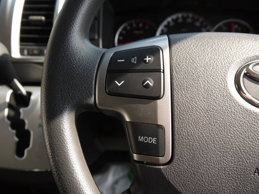 新車時メーカーオプションのステアリングスイッチも完備しております。