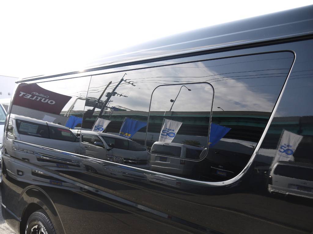 開閉式窓ガラスも完備しておりますので車内の換気もバッチリです。