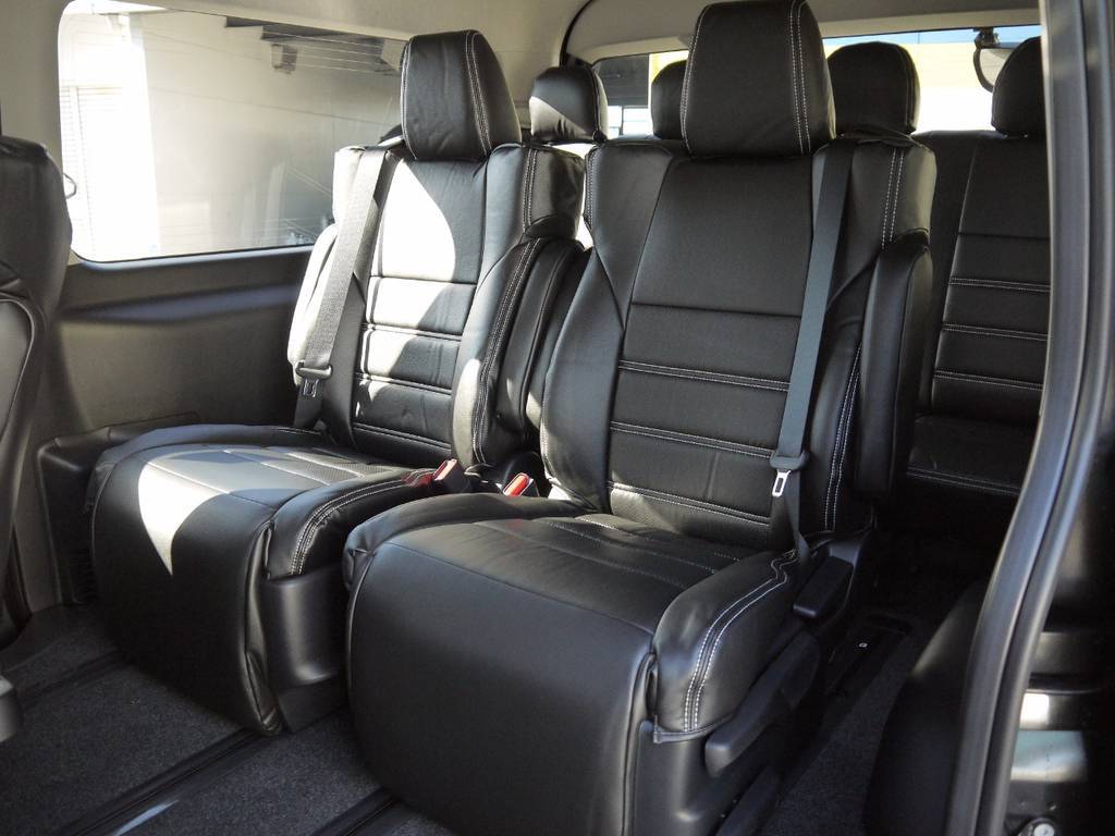 ４列目を跳ね上げれば車内全体を使って６名ゆったり乗車できます。