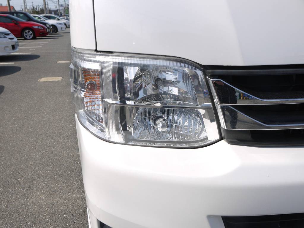 新車時メーカーオプションのＨＩＤヘッドライトも完備しております。
