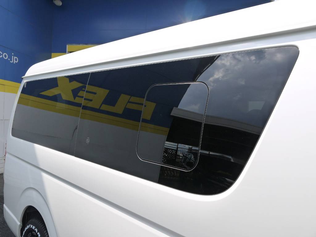 開閉式窓ガラスも完備しておりますので車内の換気もバッチリです。