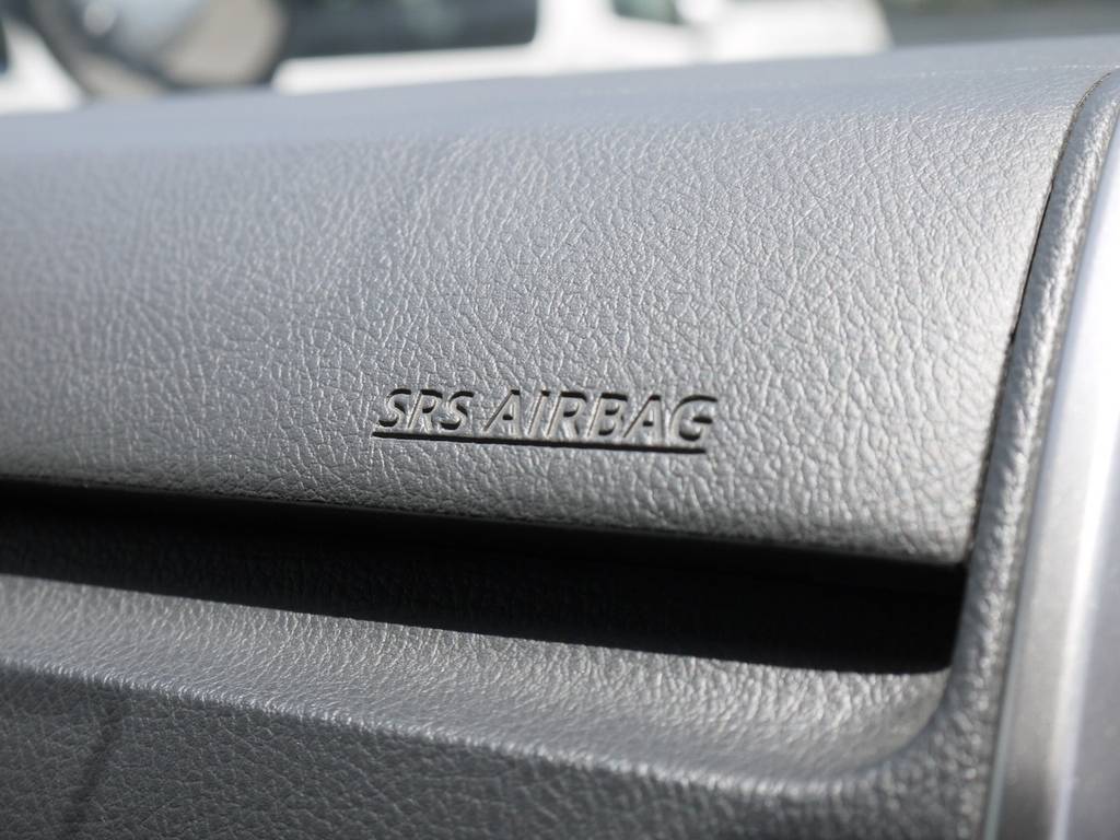 新車時メーカーオプションのＳＲＳエアバッグも完備しております。