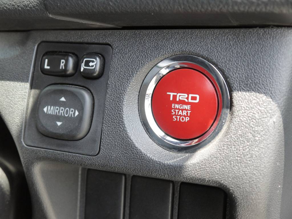 新車時メーカーオプションのプッシュスタート＆スマートエントリーも完備しております。