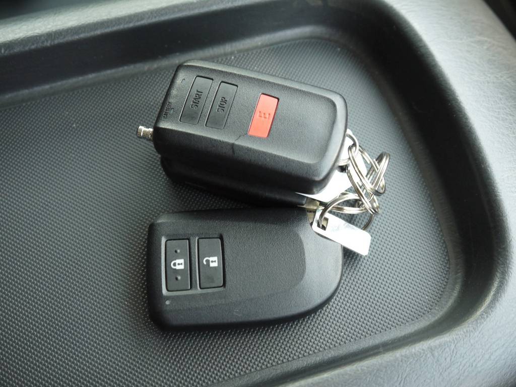 純正オートアラーム＆エンジンスターター！充実の装備内容でお買い得な１台！中古車につき１台限定の早い者勝ちです！