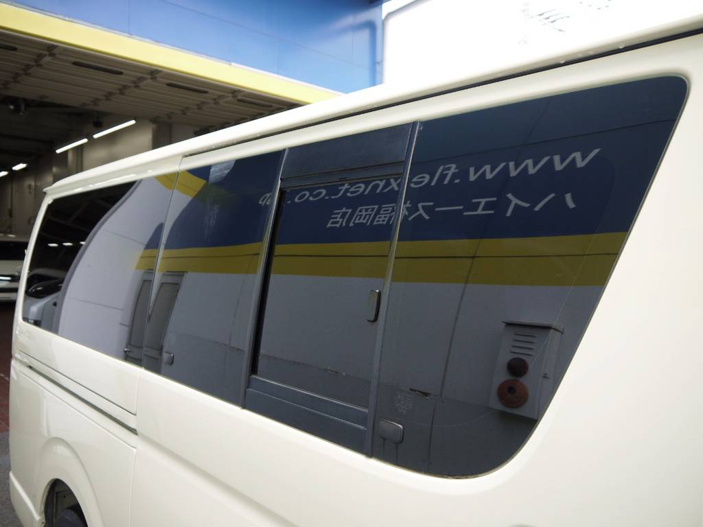 開閉式窓ガラスも完備していますので、車内の換気もバッチリです。