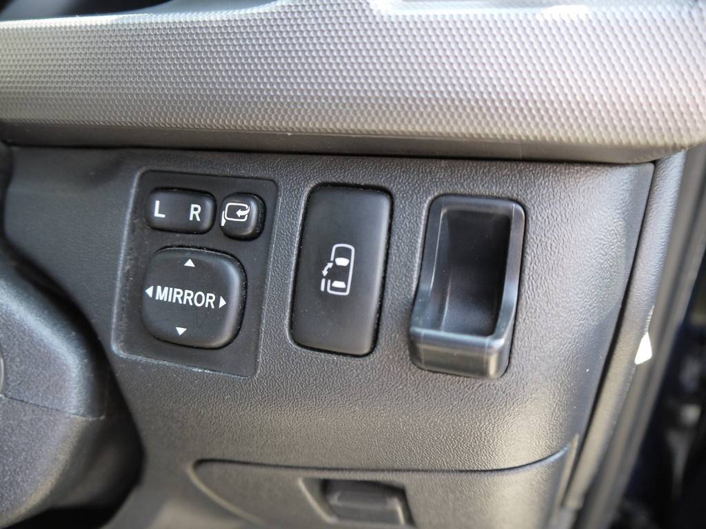 新車時メーカーオプションのパワースライドドアも完備しております。