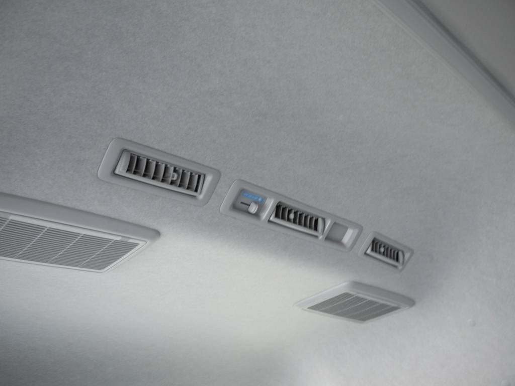 メーカーオプションのリアクーラーも完備しております。