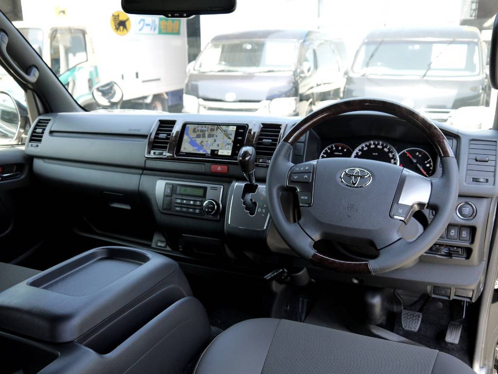 特別仕様車専用：茶木目コンビハンドル＆シフトノブ！