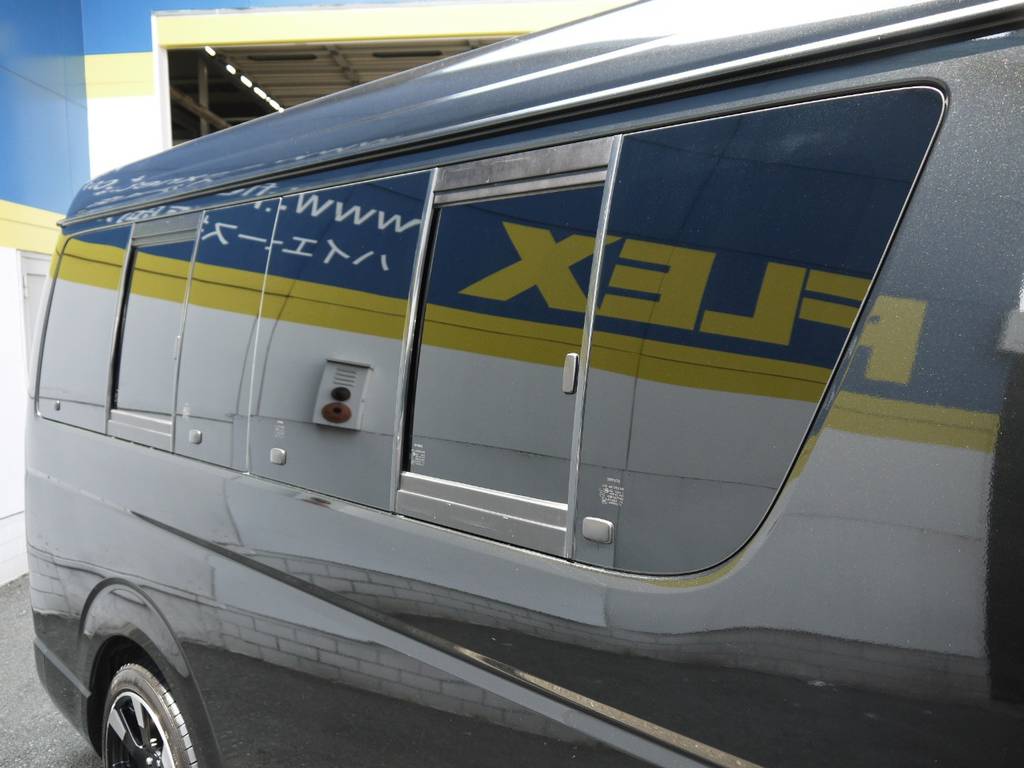 開閉式窓ガラスも完備しておりますので車内の換気もバッチリ！