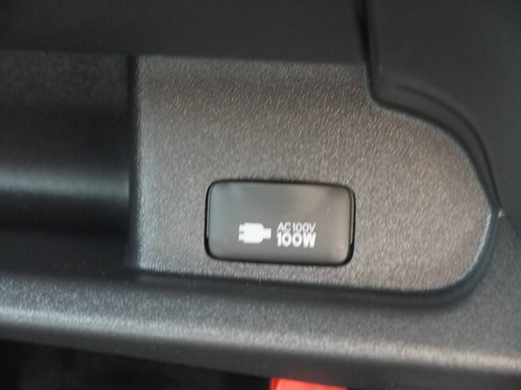 新車時メーカーオプションのＡＣ１００Ｖ電源も完備しております。