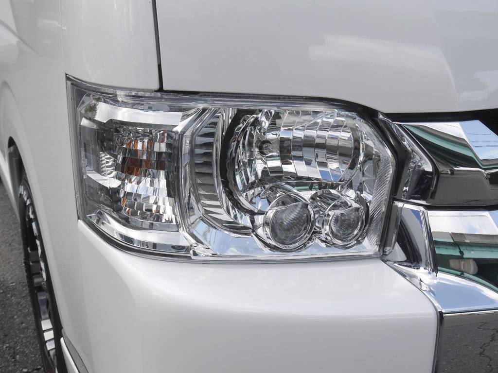 メーカーオプションのＬＥＤヘッドライトも完備しております。