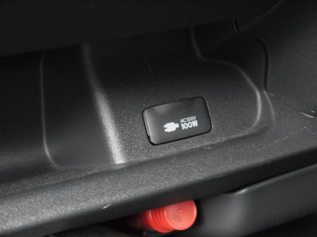 新車時メーカーオプションのＡＣ１００Ｖ電源も完備！