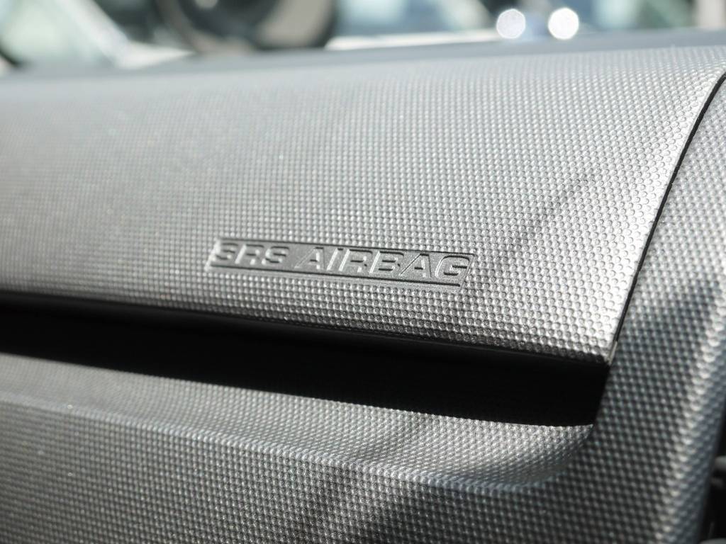 新車時メーカーオプションのＳＲＳエアバッグも完備！