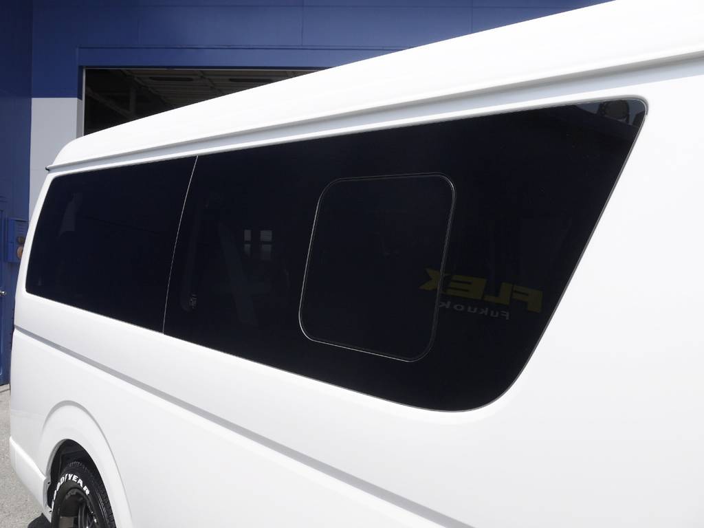 開閉式窓ガラスも完備しておりますので、車内の換気もバッチリ！