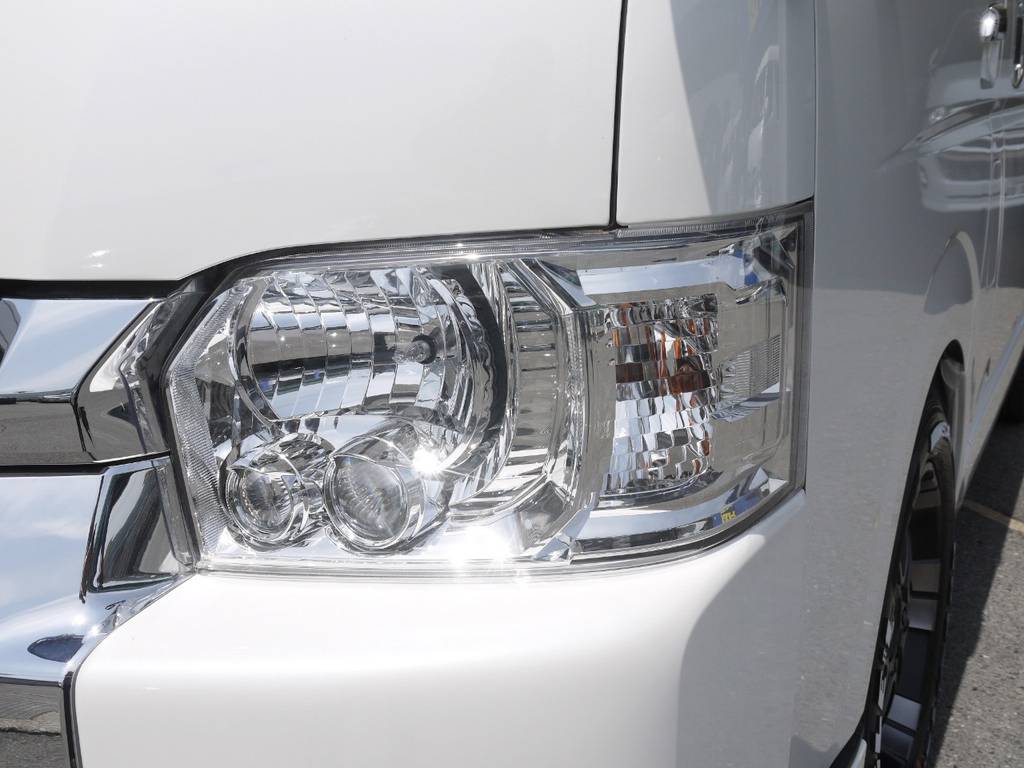 メーカーオプションのＬＥＤヘッドライトも完備しております。