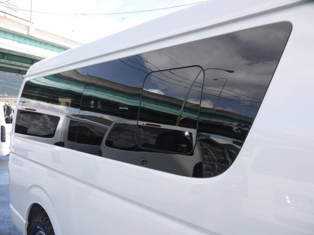 開閉式窓ガラスも完備しておりますので、車内の換気もバッチリ！