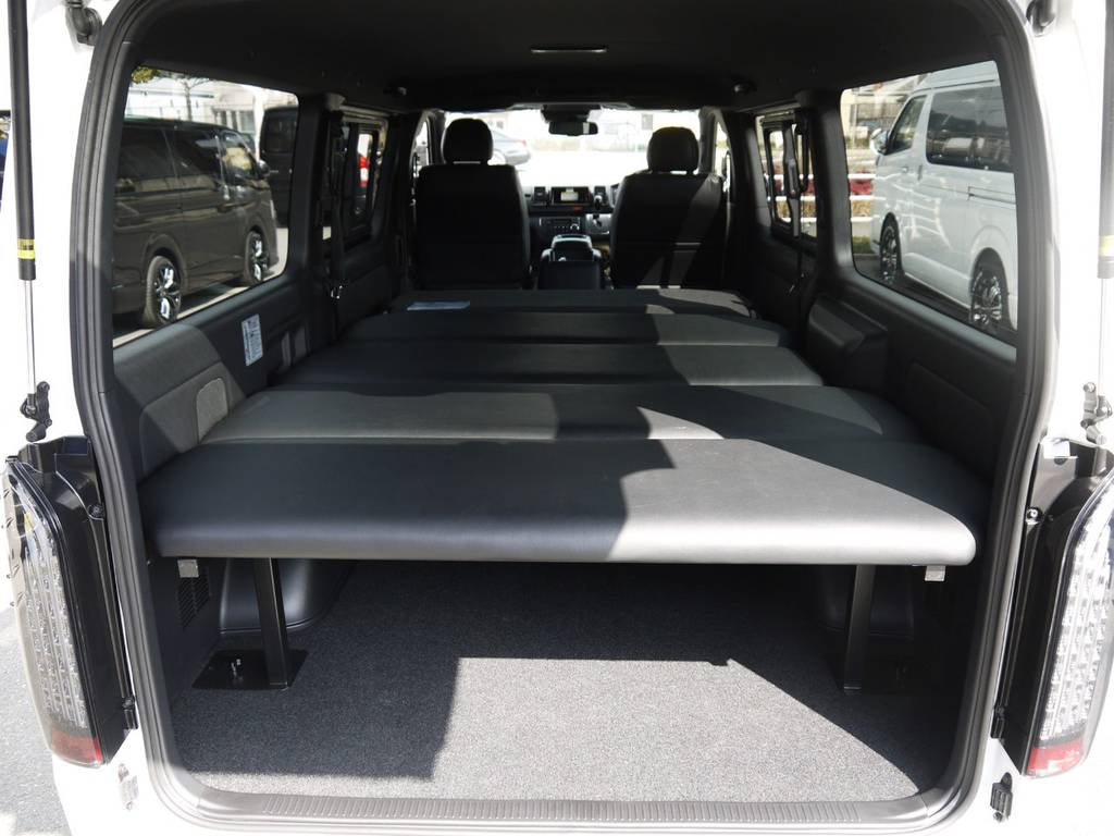 ＦＬＥＸオリジナルベッドキットも完備！車中泊も気軽にお楽しみいただけます。ベッドは高さ変更も可能です。