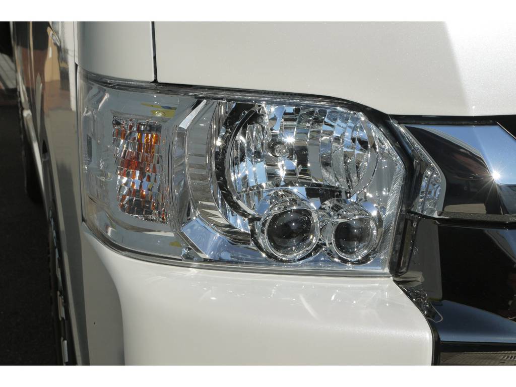 LEDヘッドライトも標準装備となっております。