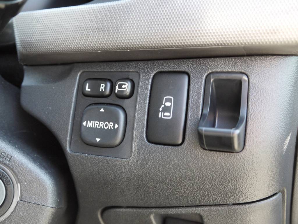新車時メーカーオプションのパワースライドドアも完備しております。