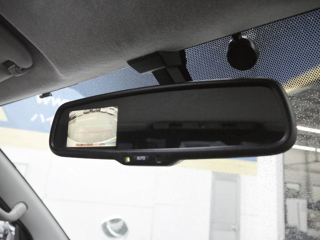 新車時メーカーオプションのＡＣ１００Ｖ電源・ＳＲＳエアバッグ・バックカメラ内臓自動防眩ミラーも完備！