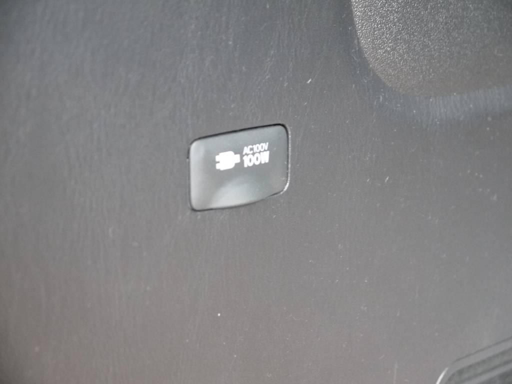 新車時メーカーオプションのＡＣ１００Ｖ電源も完備！