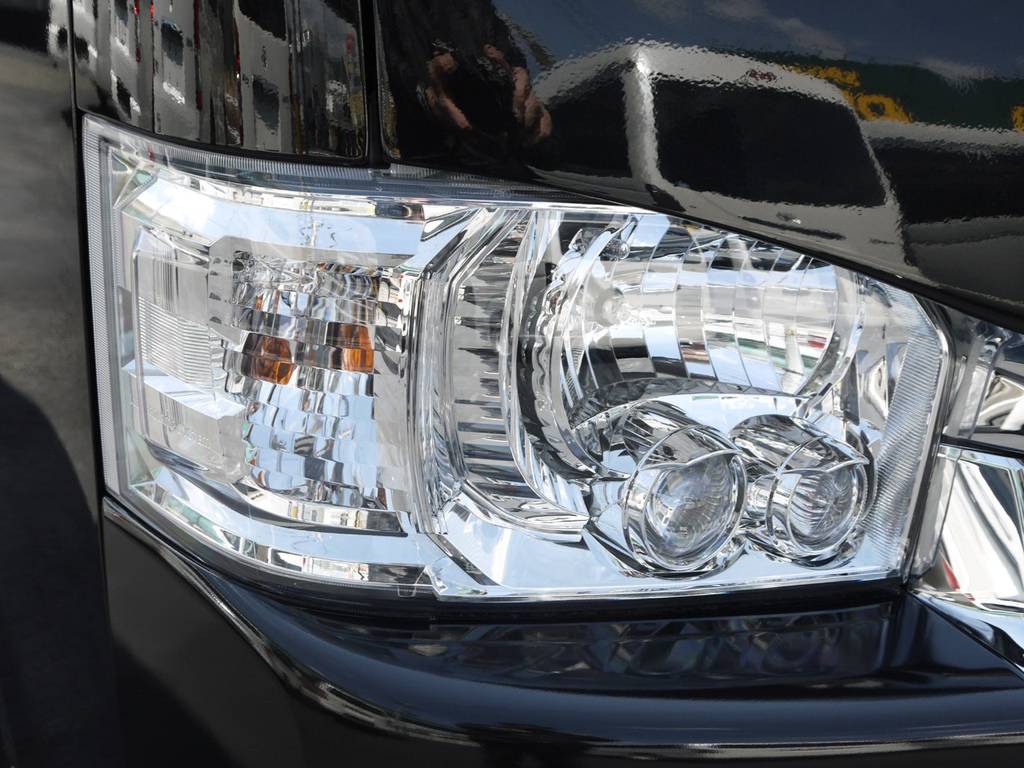 メーカーオプションのＬＥＤヘッドライト完備！