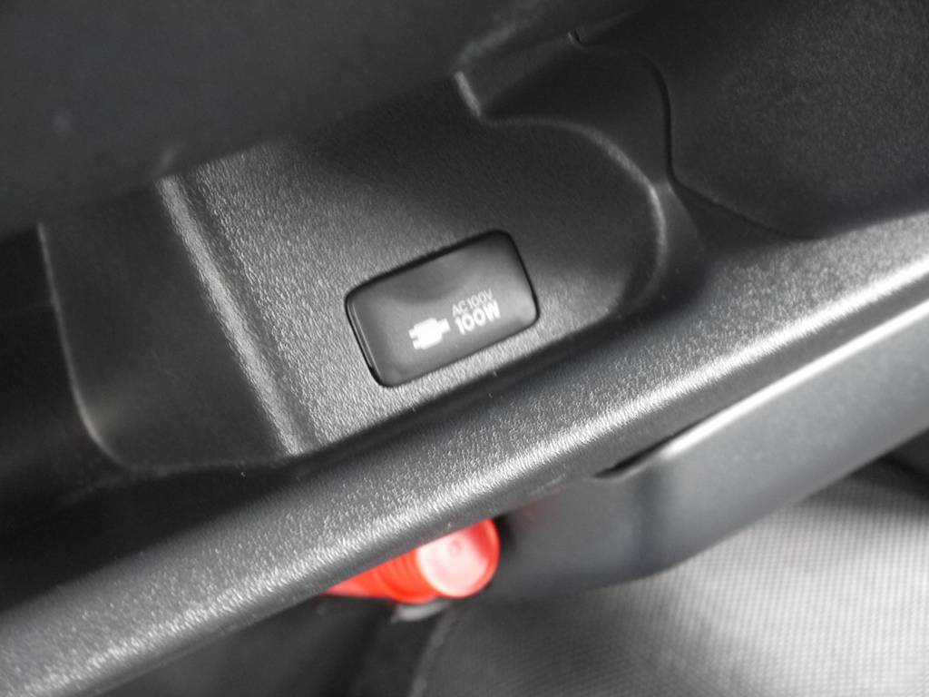 新車時メーカーオプションＡＣ１００Ｖ電源も完備。
