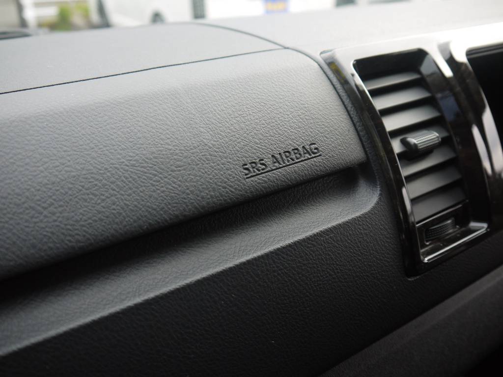 新車時メーカーオプションＳＲＳエアバッグも完備しております。