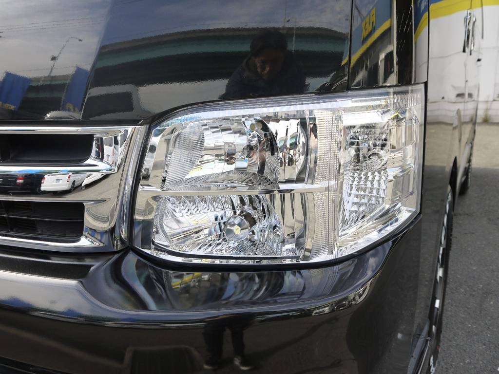 新車時メーカーオプションのＨＩＤヘッドライトも完備