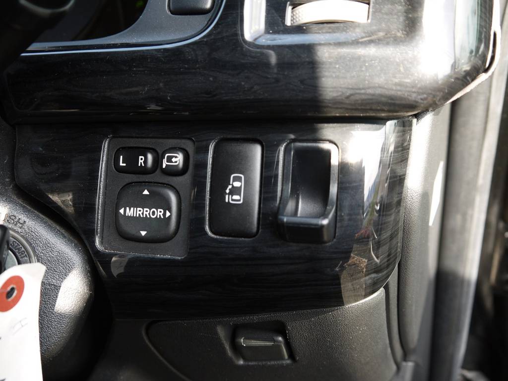 新車時メーカーオプションのパワースライドドア完備しております。