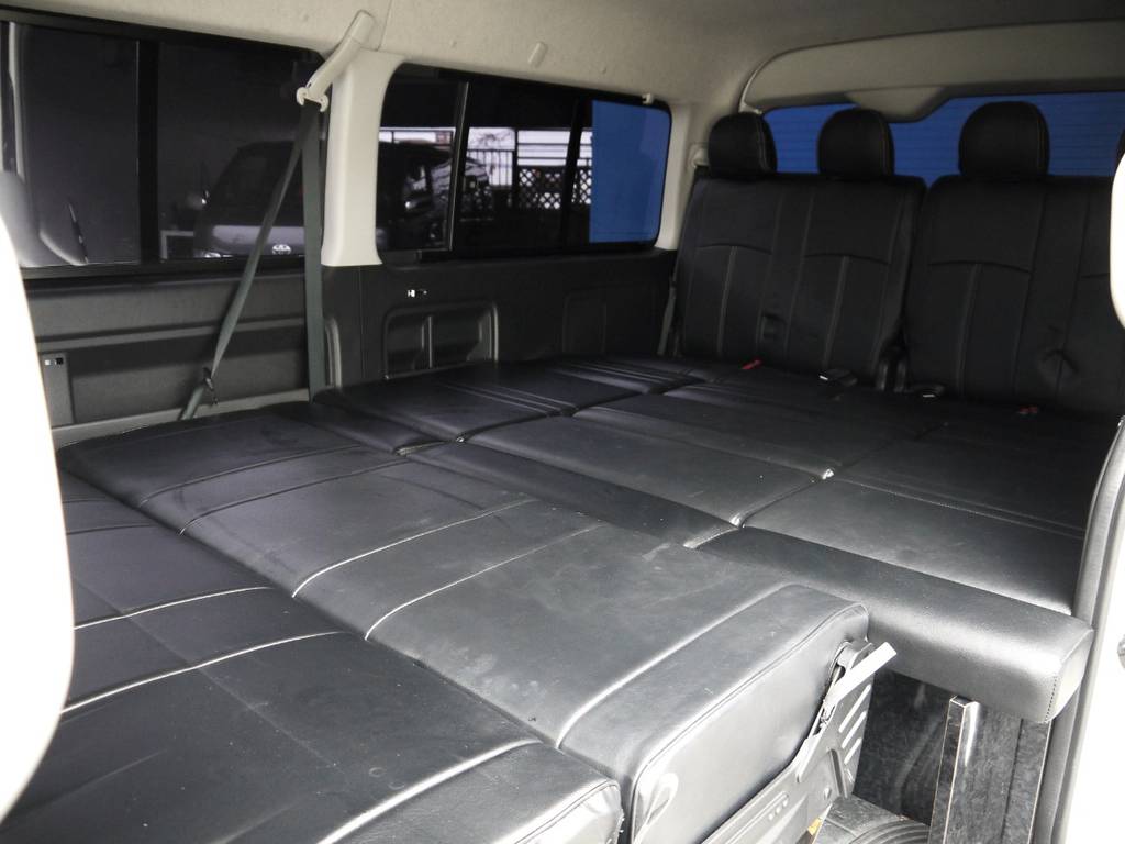 【ベッドモード】付属のベッドマットを使って簡単にフルフラッドに！気軽に車中泊もお楽しみいただけます。