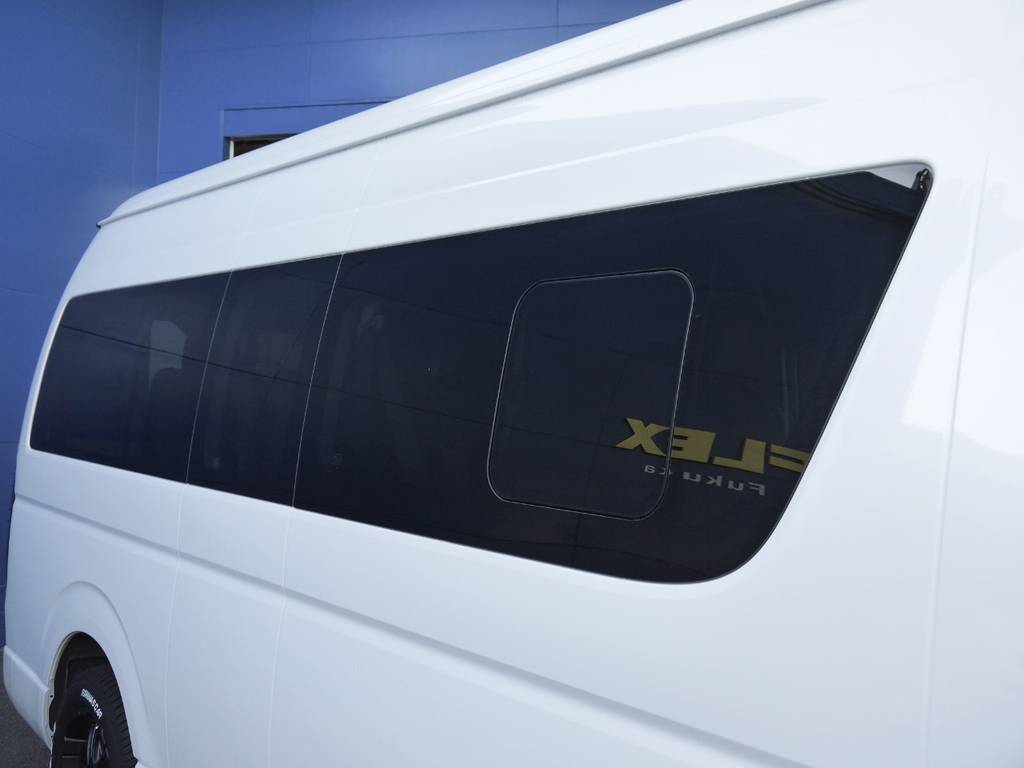 開閉式窓ガラスも完備！車内の換気もバッチリ！
