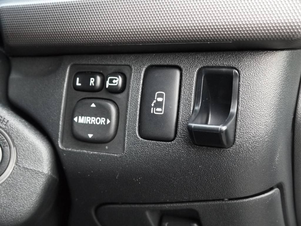 新車時メーカーオプションのパワースライドドア完備しております。