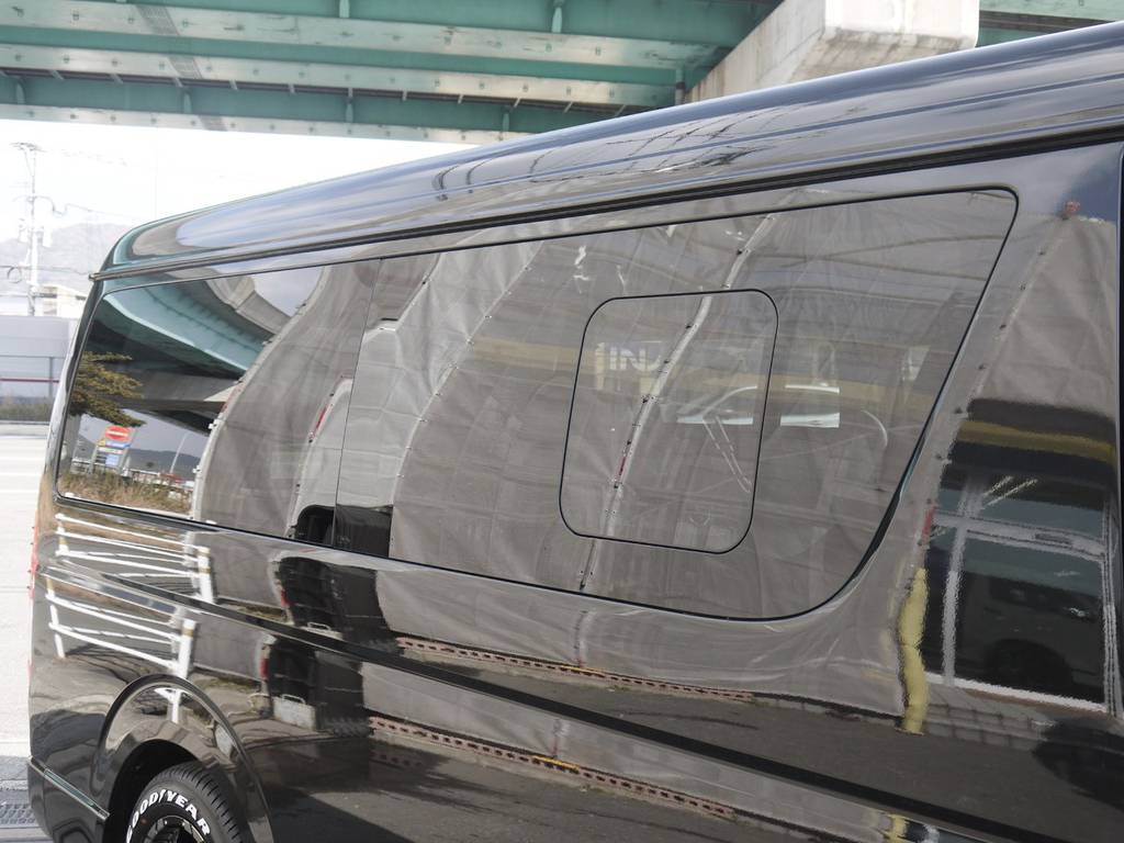 開閉式窓ガラスも完備しておりますので、車内の換気もバッチリ！