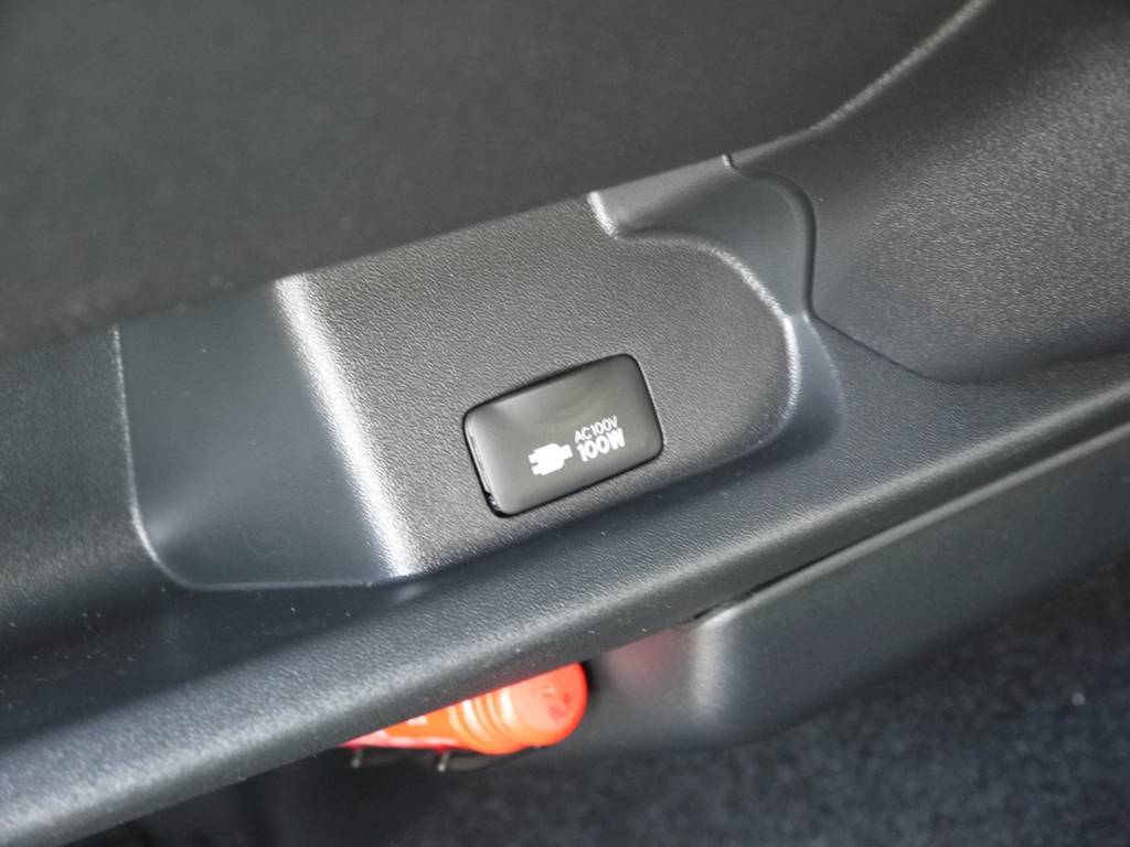 メーカーオプションのＡＣ１００Ｖ電源も完備！