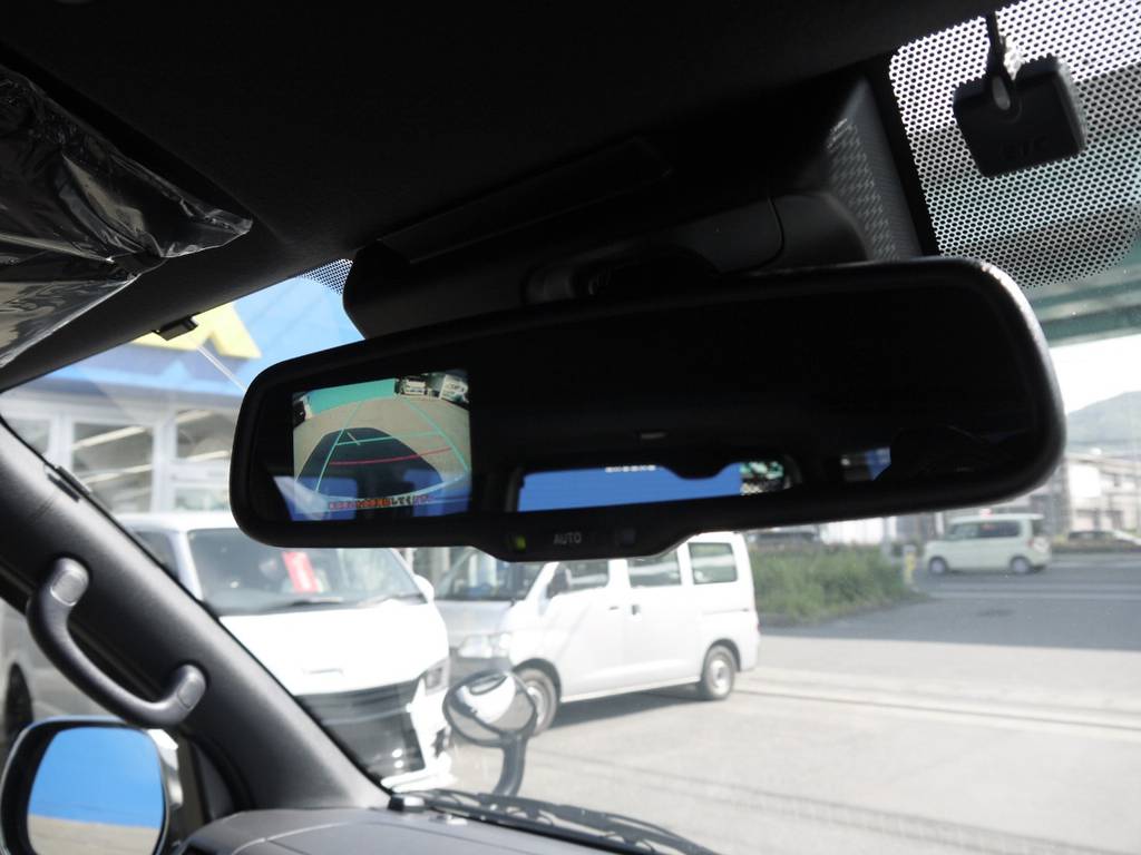 メーカーオプションのバックカメラ内臓自動防眩ミラー完備！
