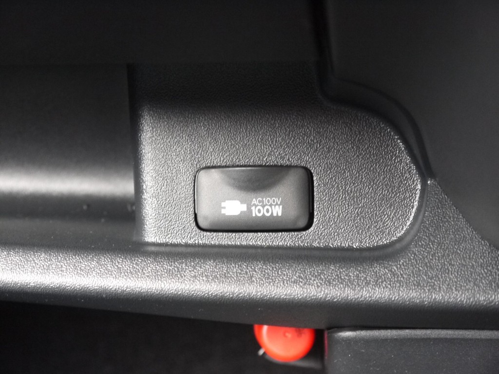 メーカーオプションのＡＣ100Ｖ電源も完備！
