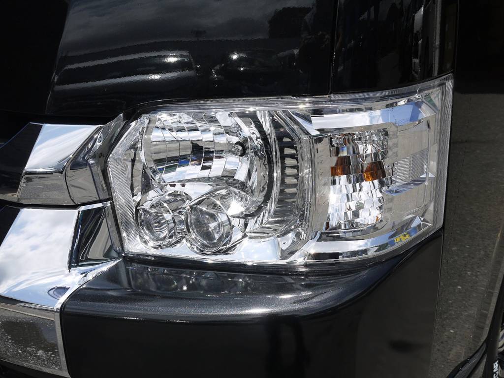 メーカーオプションのＬＥＤヘッドライトも完備！