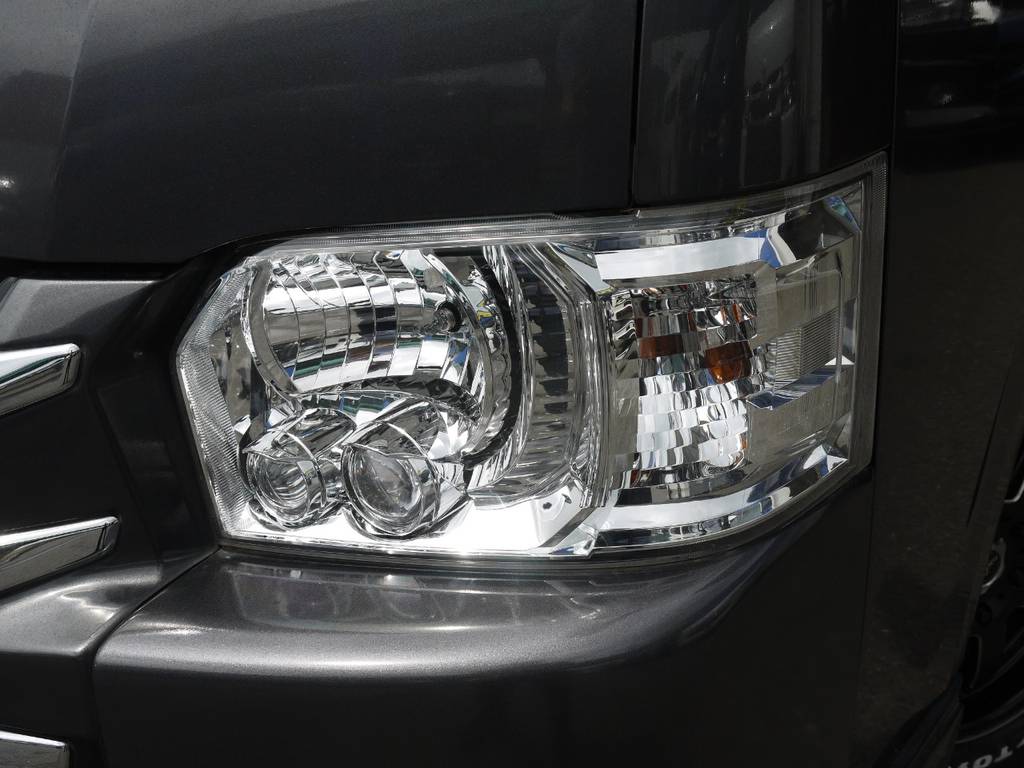 新車時メーカーオプションのＬＥＤヘッドライトも完備しております。