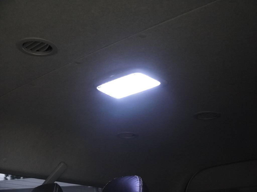 ＬＥＤルームランプ・リアフィルム５面施工済み！