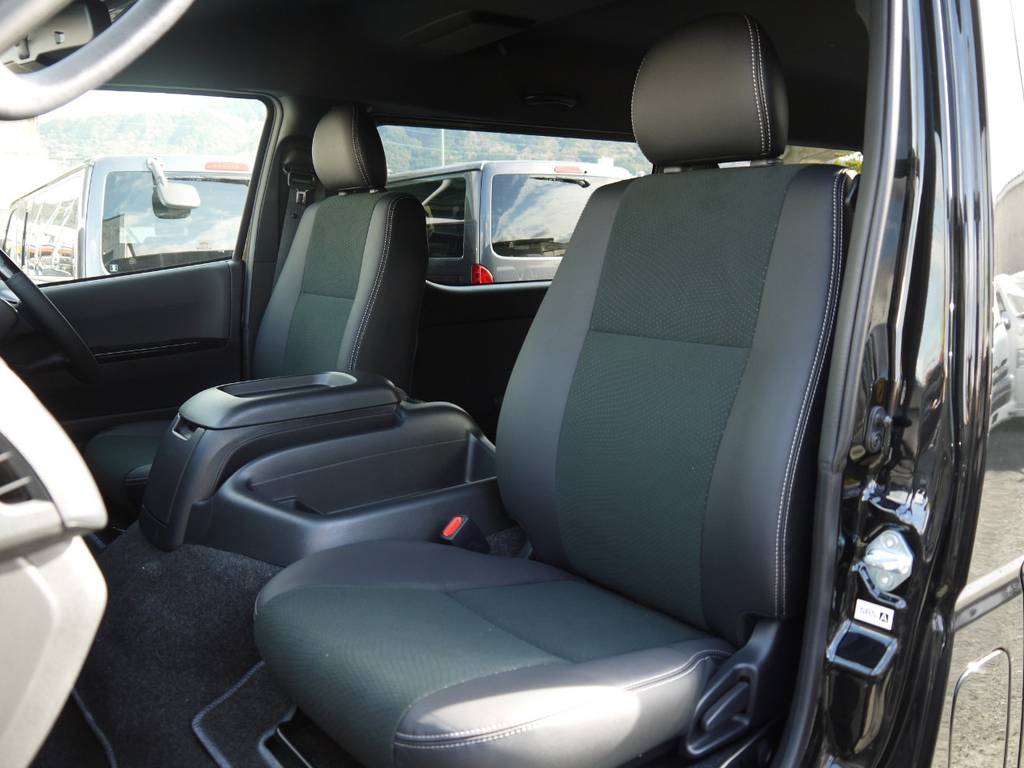 特別仕様車専用装備のハーフレザーシート！