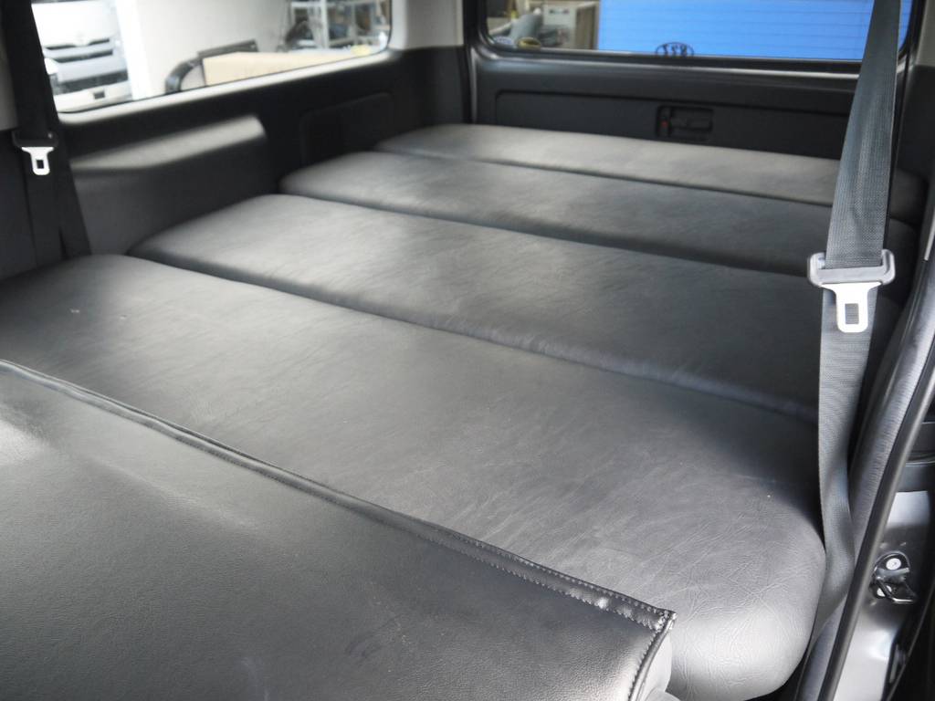 高さ変更可能なベッドキットも装着済み！気軽に車中泊もお楽しみいただけます。