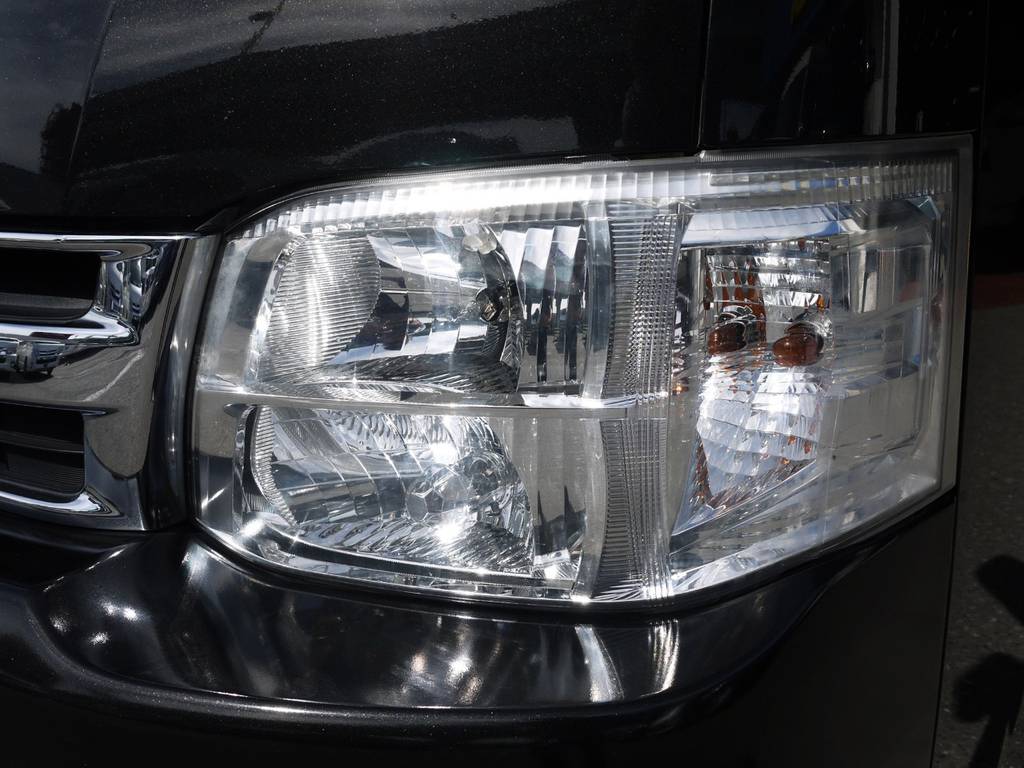 新車時メーカーオプションのＨＩＤヘッドライトも完備。
